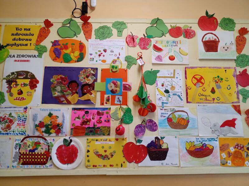 Rozstrzygniecie konkursu plastycznego "Jedz owoce i warzywa, to na zdrowie dobrze wpływa" - prace uczniów 1