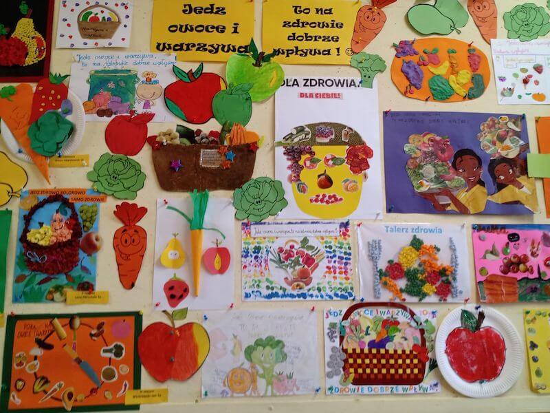 Rozstrzygniecie konkursu plastycznego "Jedz owoce i warzywa, to na zdrowie dobrze wpływa" - prace uczniów 4
