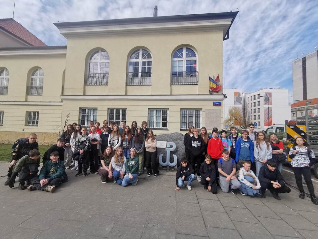 Zdjęcie z wycieczki szkolnej do Warszawy "Śladami bohaterów" - zdjęcie 11